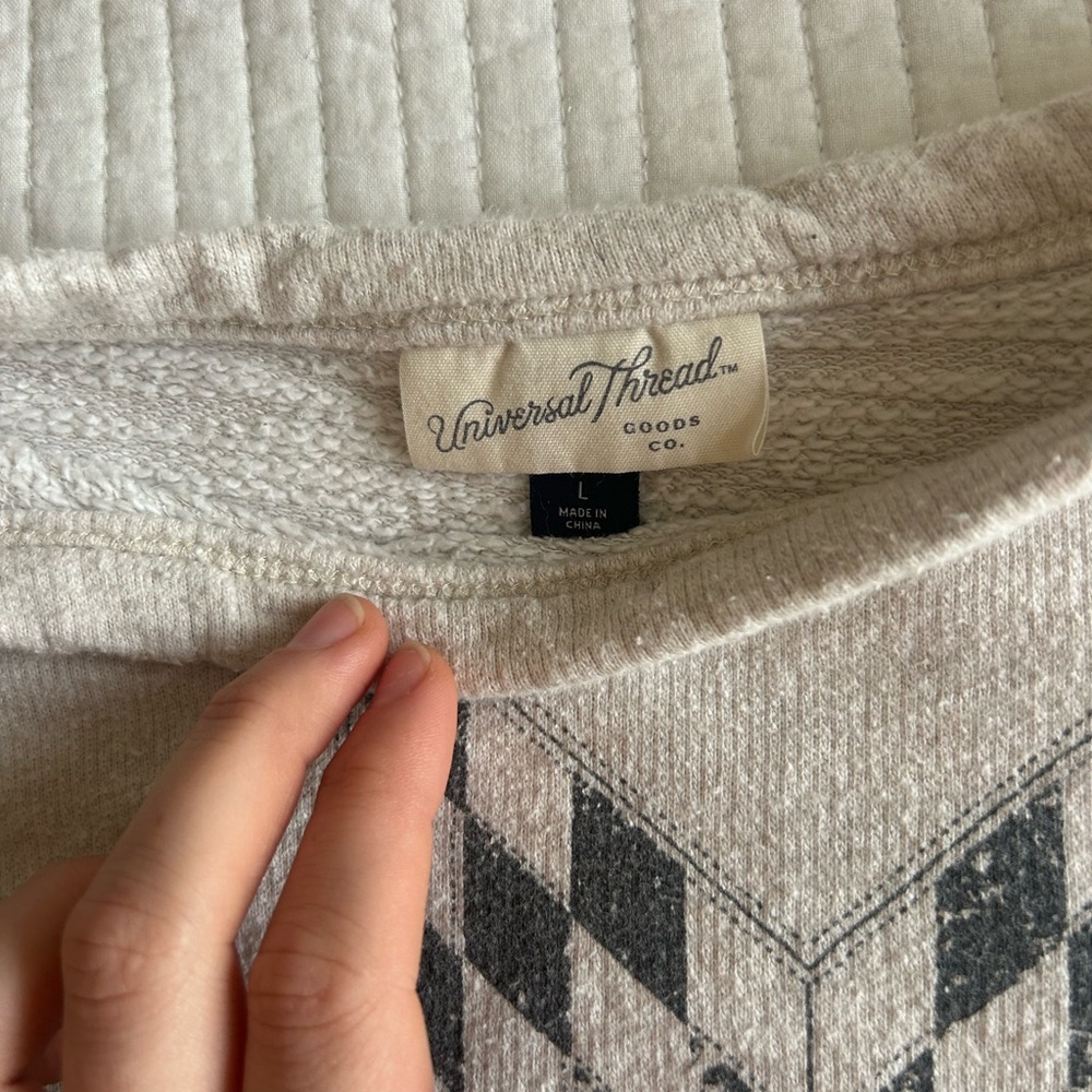 Universal Thread Geometric Patterned Sweatshirt - Picture 3 of 4